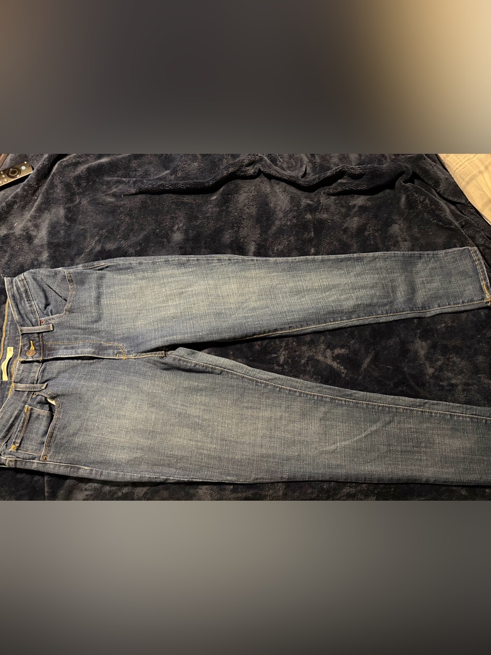 Levi's Women's Slim Straight Jeans in Medium Blue